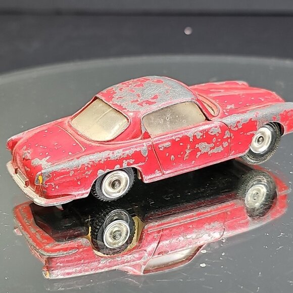 Dinky ALFA ROMEO Coupe, #185, Made in England by Meccano, Rims OK Needs Rubber - Picture 4 of 10